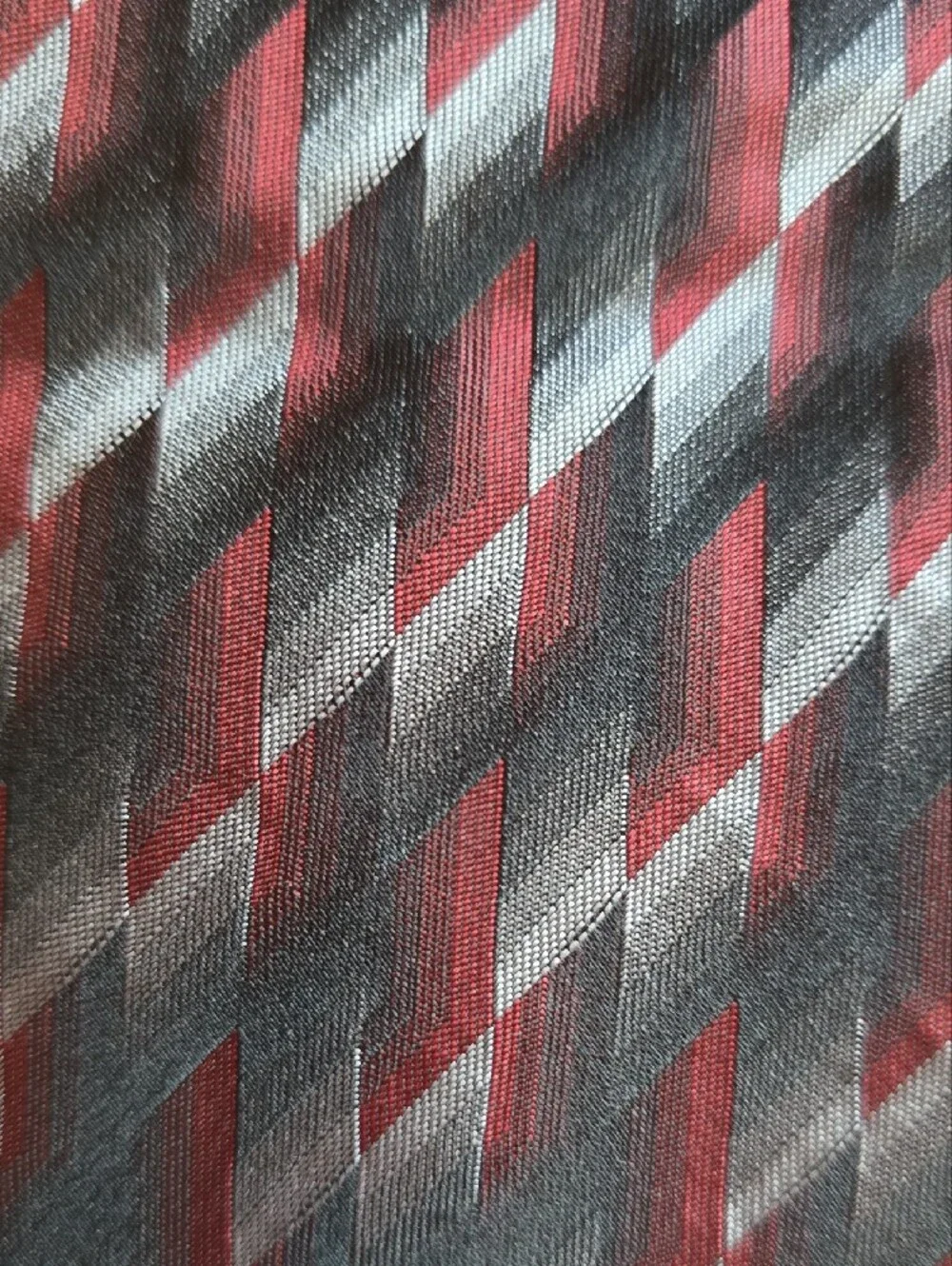 Classic Geometric Pattern Men's Tie in Gray and Burgundy